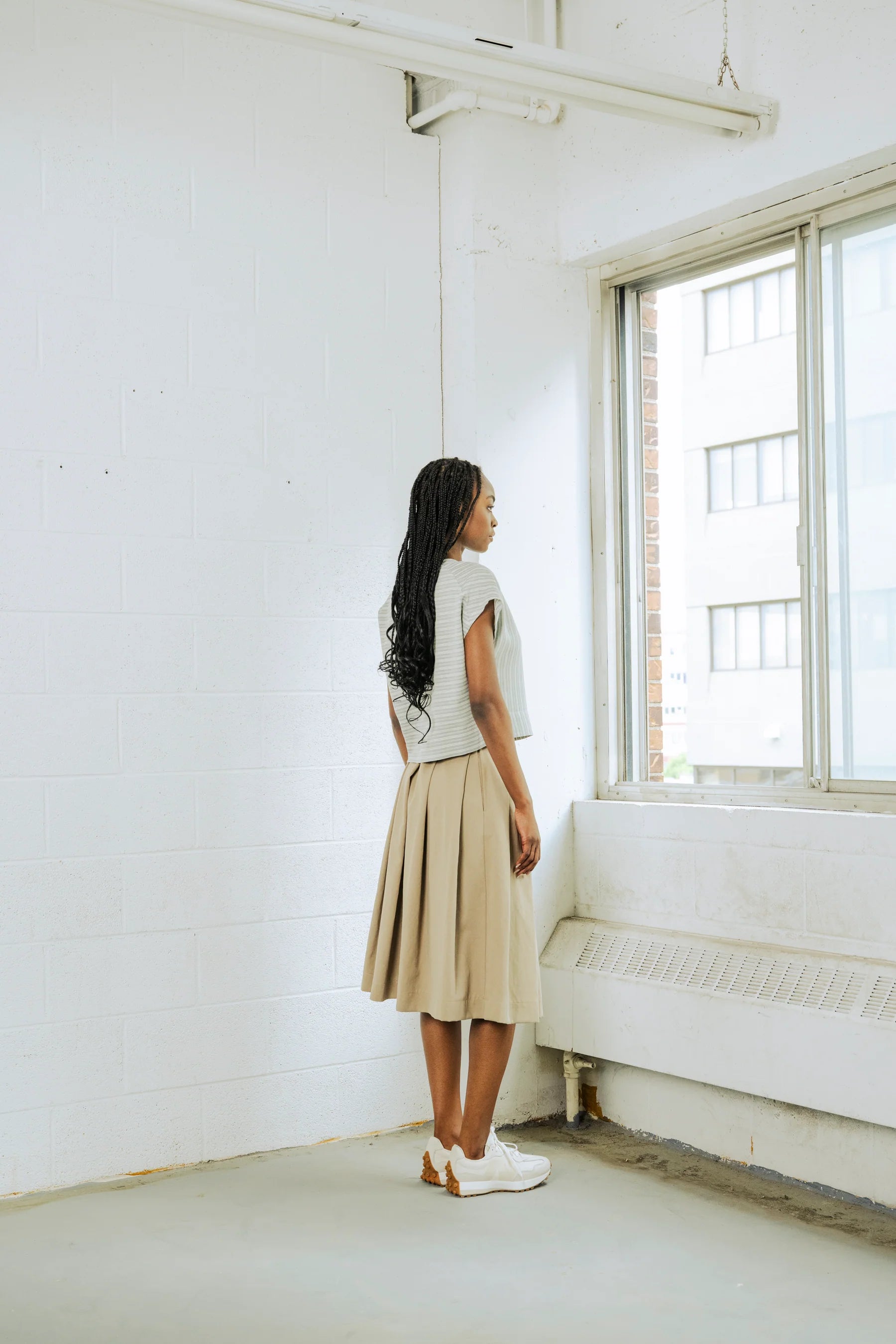 BodyBag By Jude Tofino Top in Light Blue Herringbone side view - lightweight cotton viscose blend with side slits - made in Canada