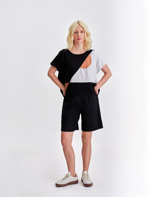 Stylish Jennifer Glasgow Design Black and White Color-Block Top with Pocket for Casual Outfits