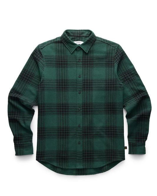 Anián men's unisex plaid flannel shirt in green and black checkered pattern, designed for comfort and style in Kelowna