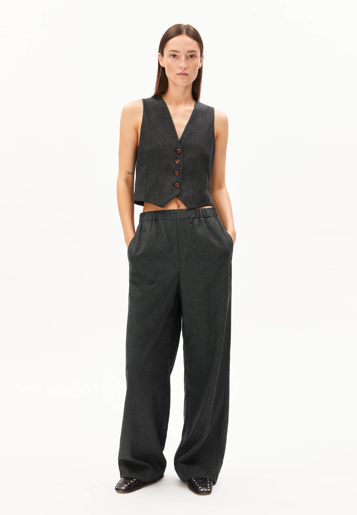 ARMEDANGELS Canada Dark Gray Wide Leg Pant for a Stylish and Comfortable Look in Kelowna