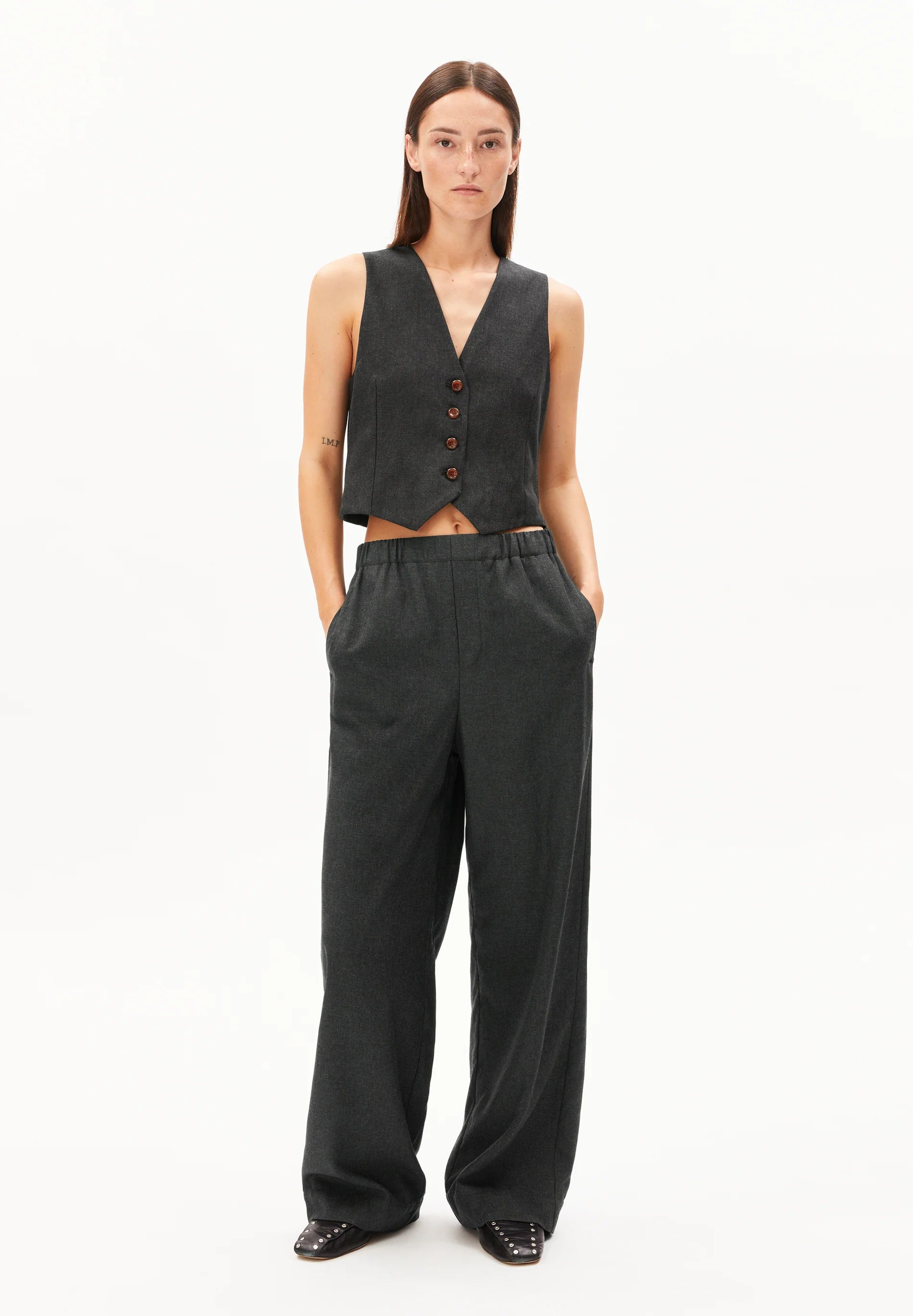 ARMEDANGELS Canada Dark Gray Wide Leg Pant for a Stylish and Comfortable Look in Kelowna
