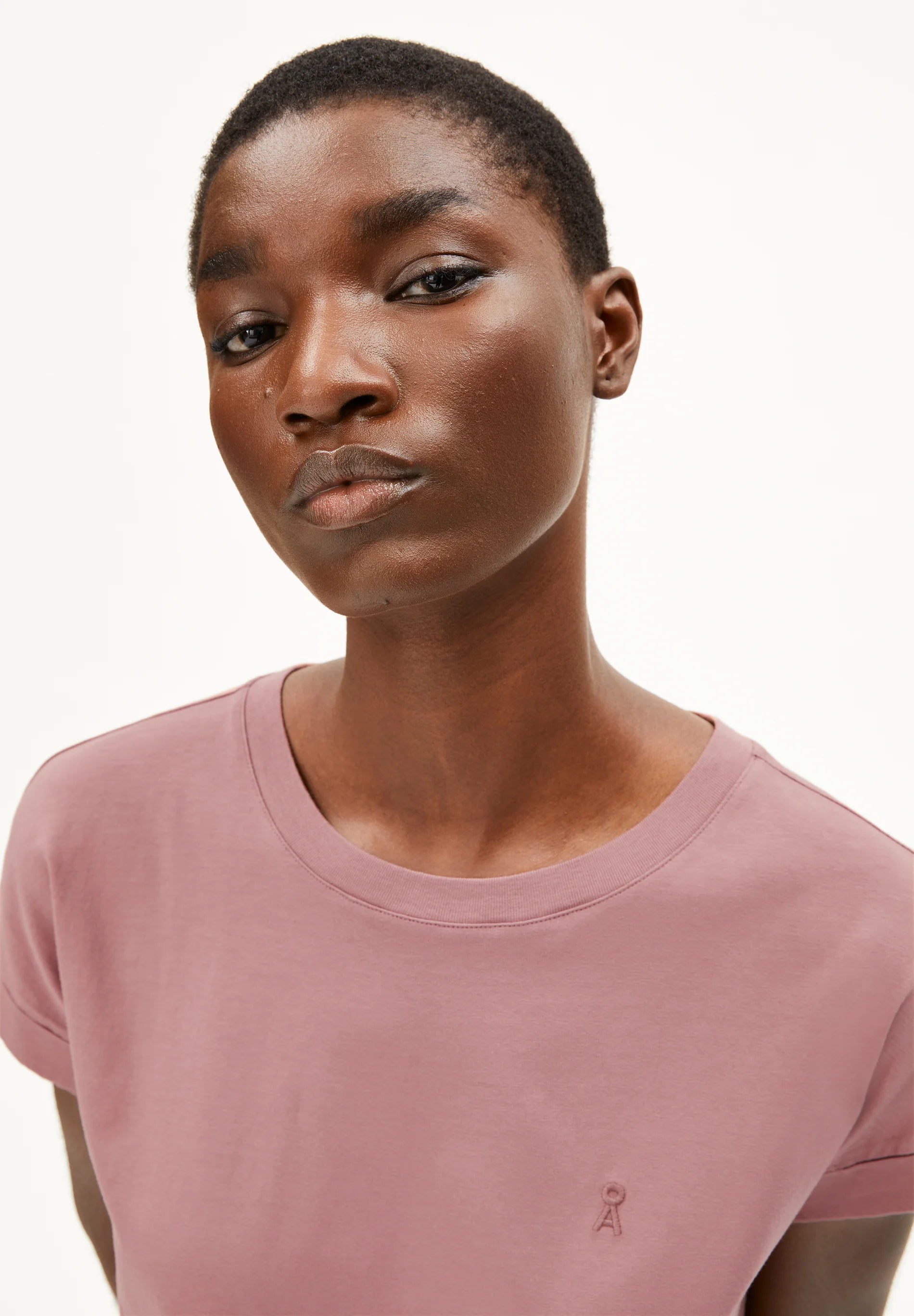 ARMEDANGELS Women's Canada T-Shirt in Dusty Pink with Classic Crew Neck Design in Kelowna and Canada