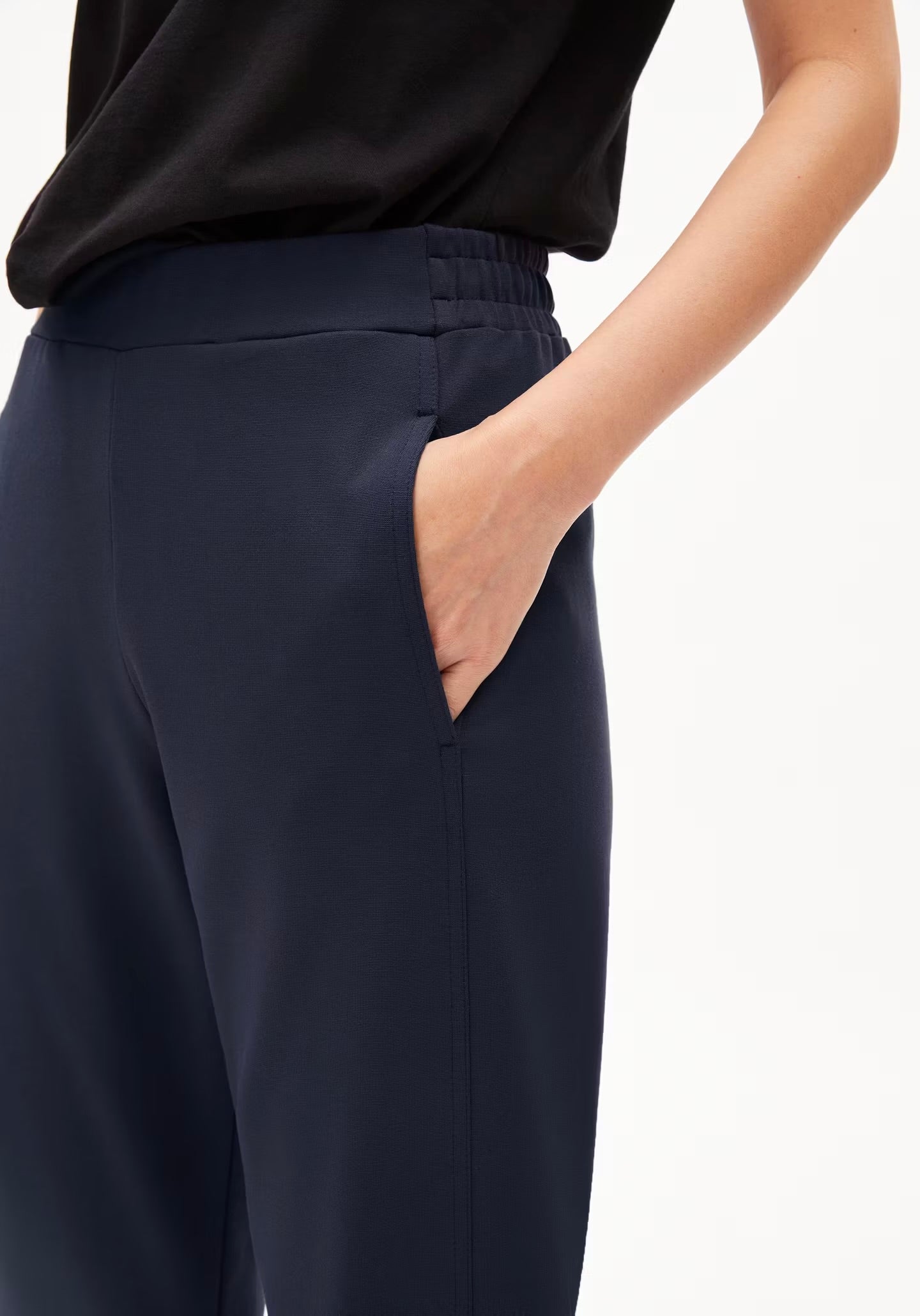 ARMEDANGELS Canada Magdaalena Jersey Pants navy blue comfortable pants elastic waistband and side pocket detail