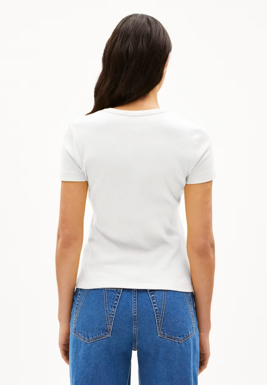 ARMEDANGELS Canada white short sleeve ribbed t-shirtshown from the back paired with blue denim jeans in Kelwona