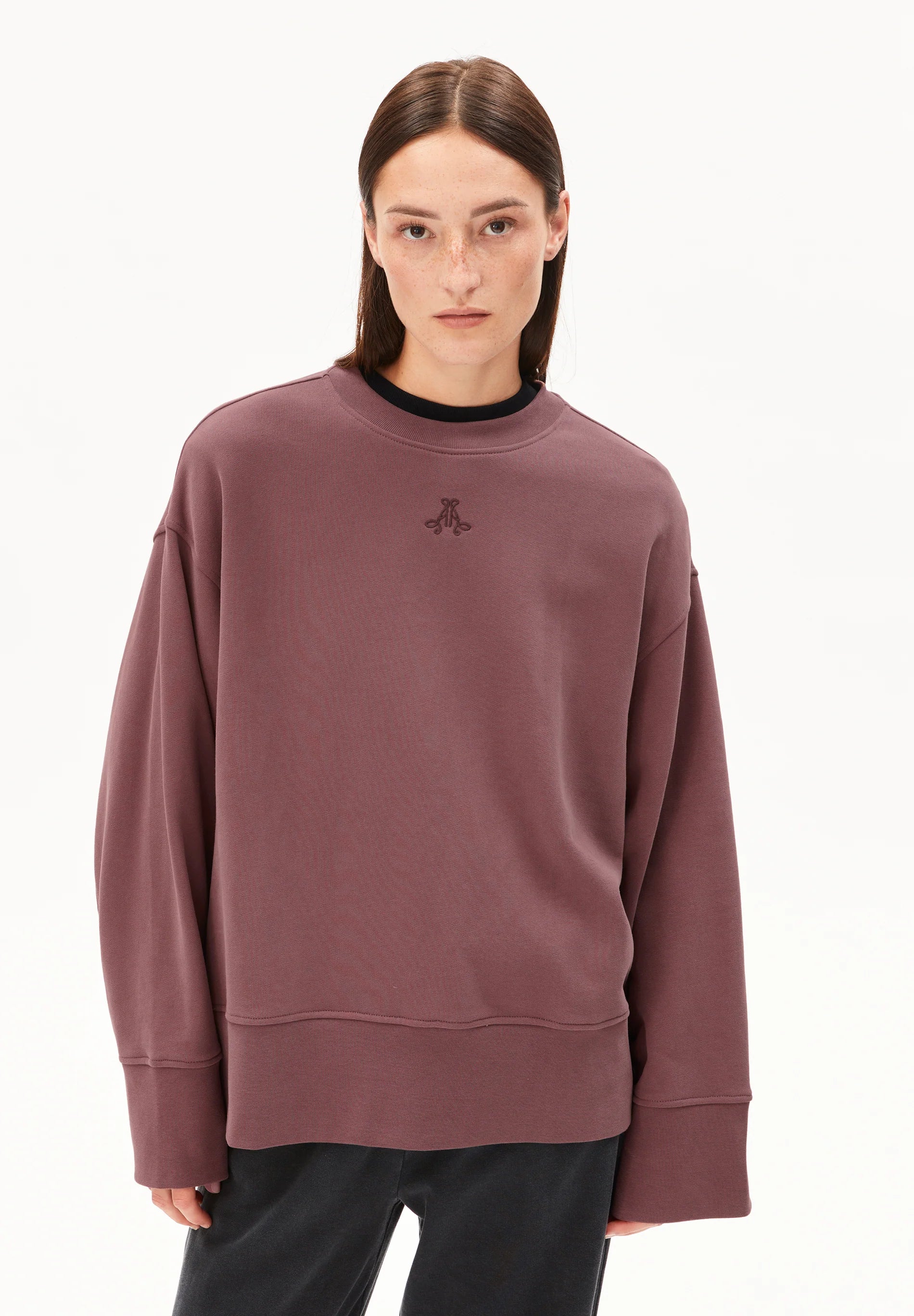 ARMEDANGELS Canada oversized sweatshirt in muted purple with a simple logo for a casual look in Kelowna