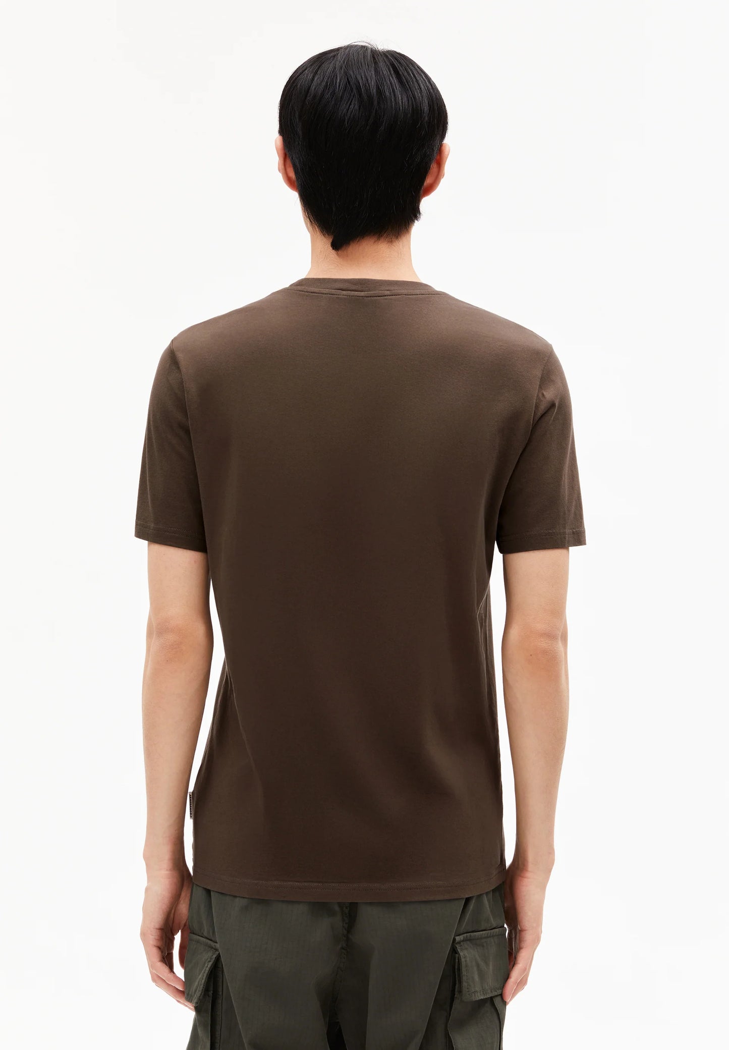 ARMEDANGELS Men's Unisex T-Shirt in Brown, featuring a simple and modern design in Kelowna