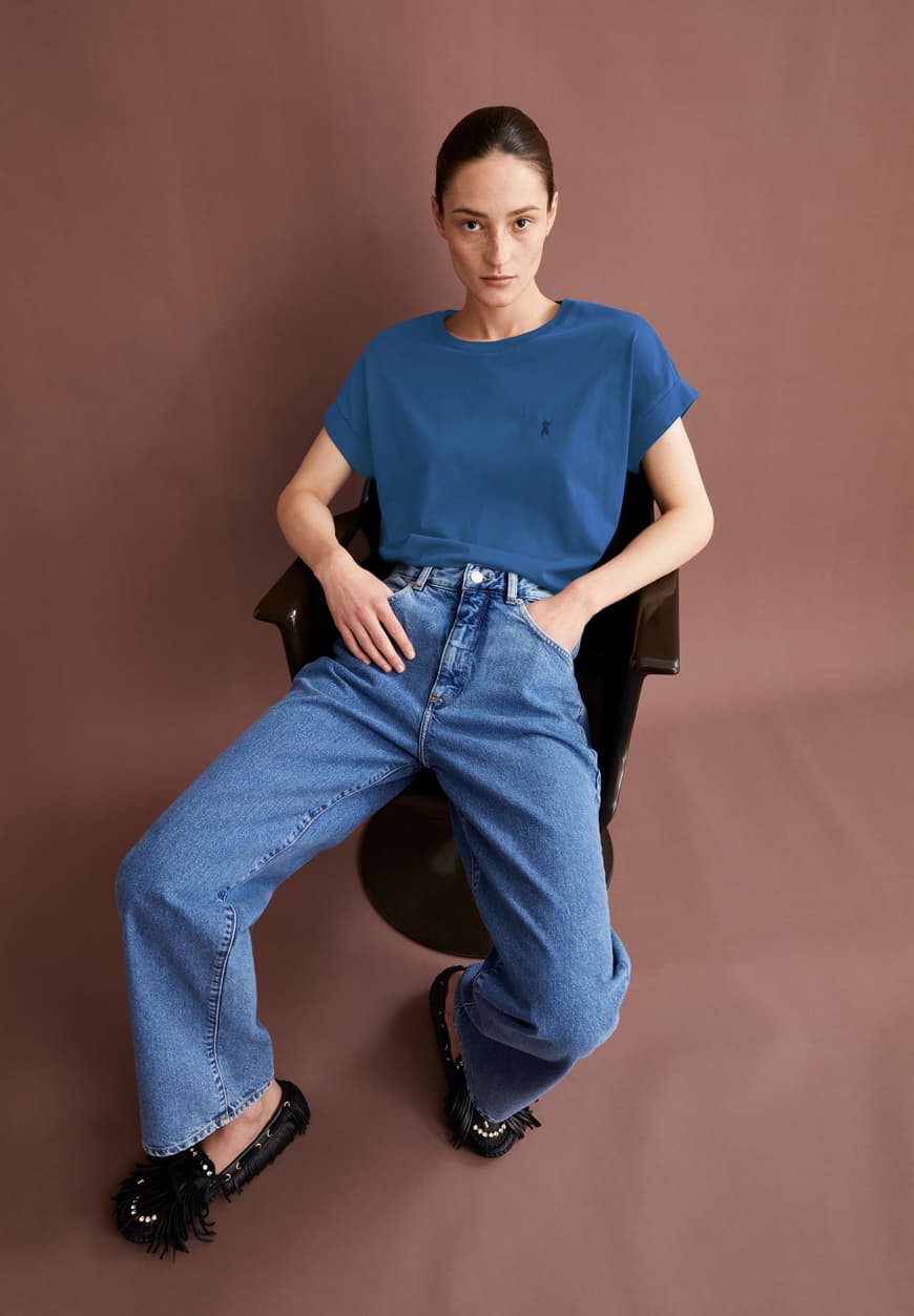 ARMEDANGELS Canada blue casual t-shirt worn by model with high-waisted wide-leg jeans and black shoes in Kelowna