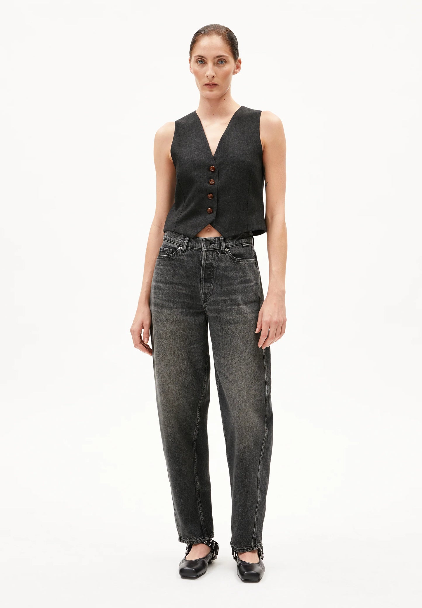 ARMEDANGELS Canada Stylish Black Vest with Button Closure for a Chic Casual Look in Kelowna