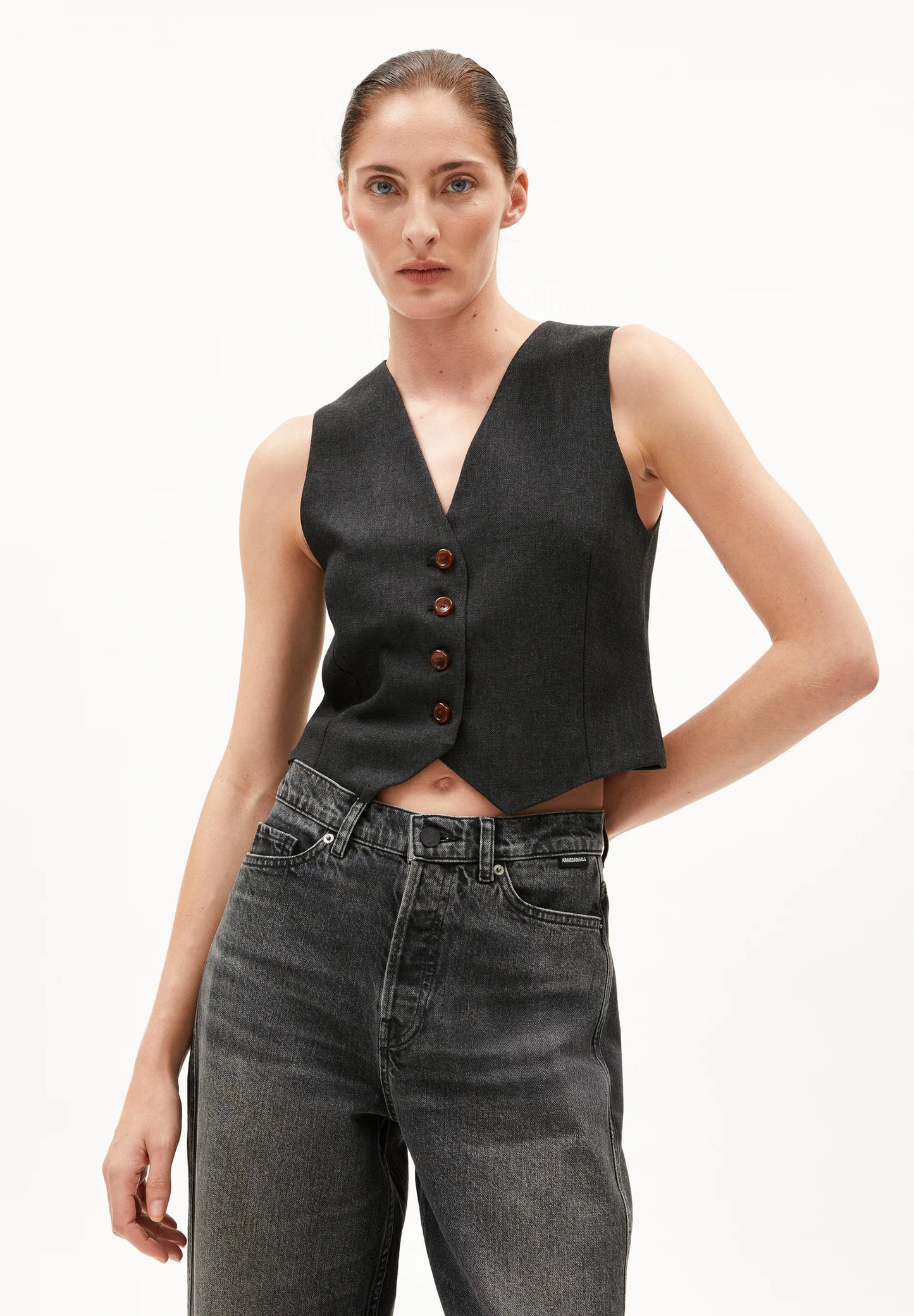 ARMEDANGELS Canada Stylish Dark Gray Vest with Buttons, Perfect for Layering in Any Season in Kelowna