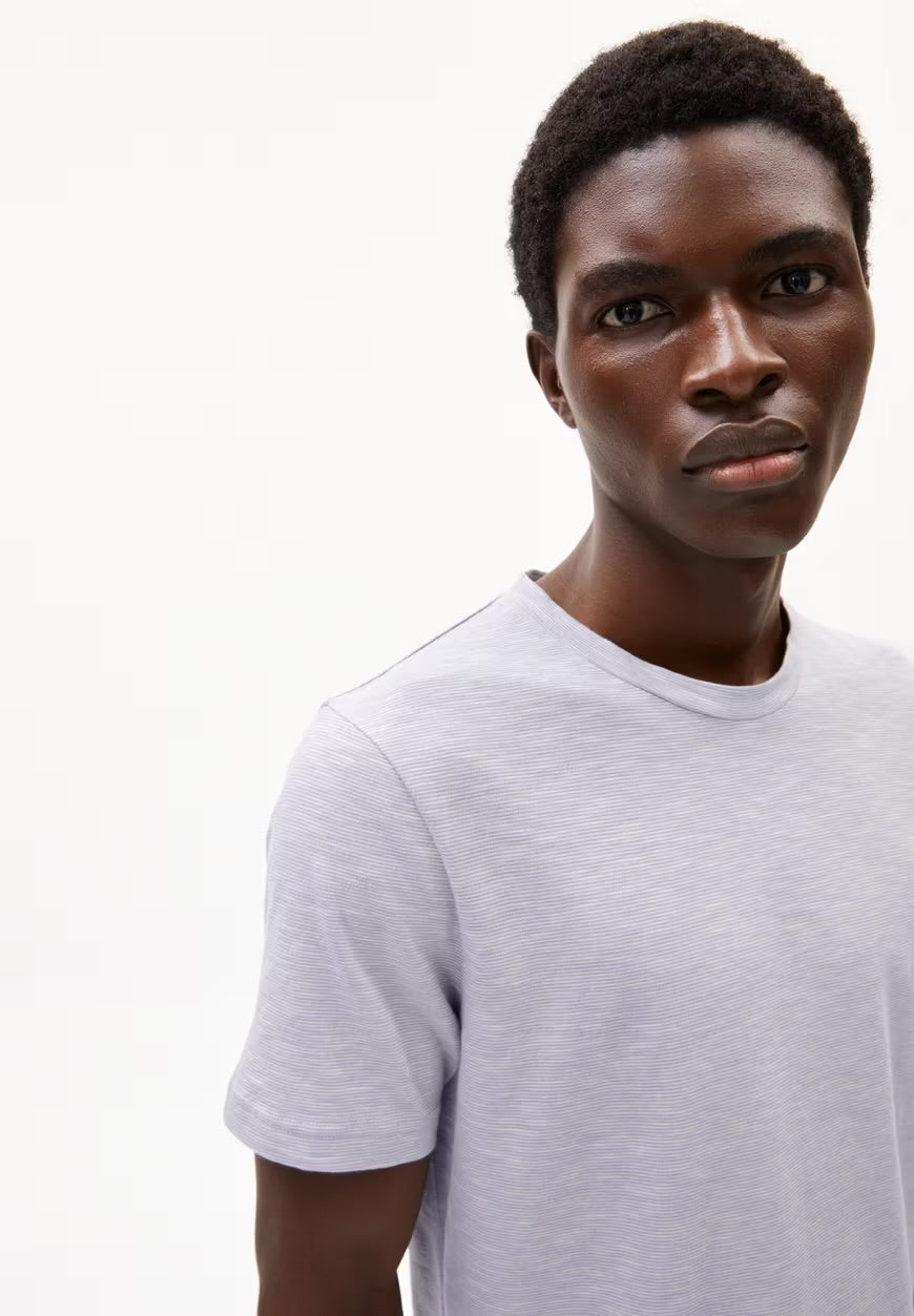 SS25 - ARMEDANGELS - Jaames Structure in Misty Morning-Luna Rock - close up front 4 