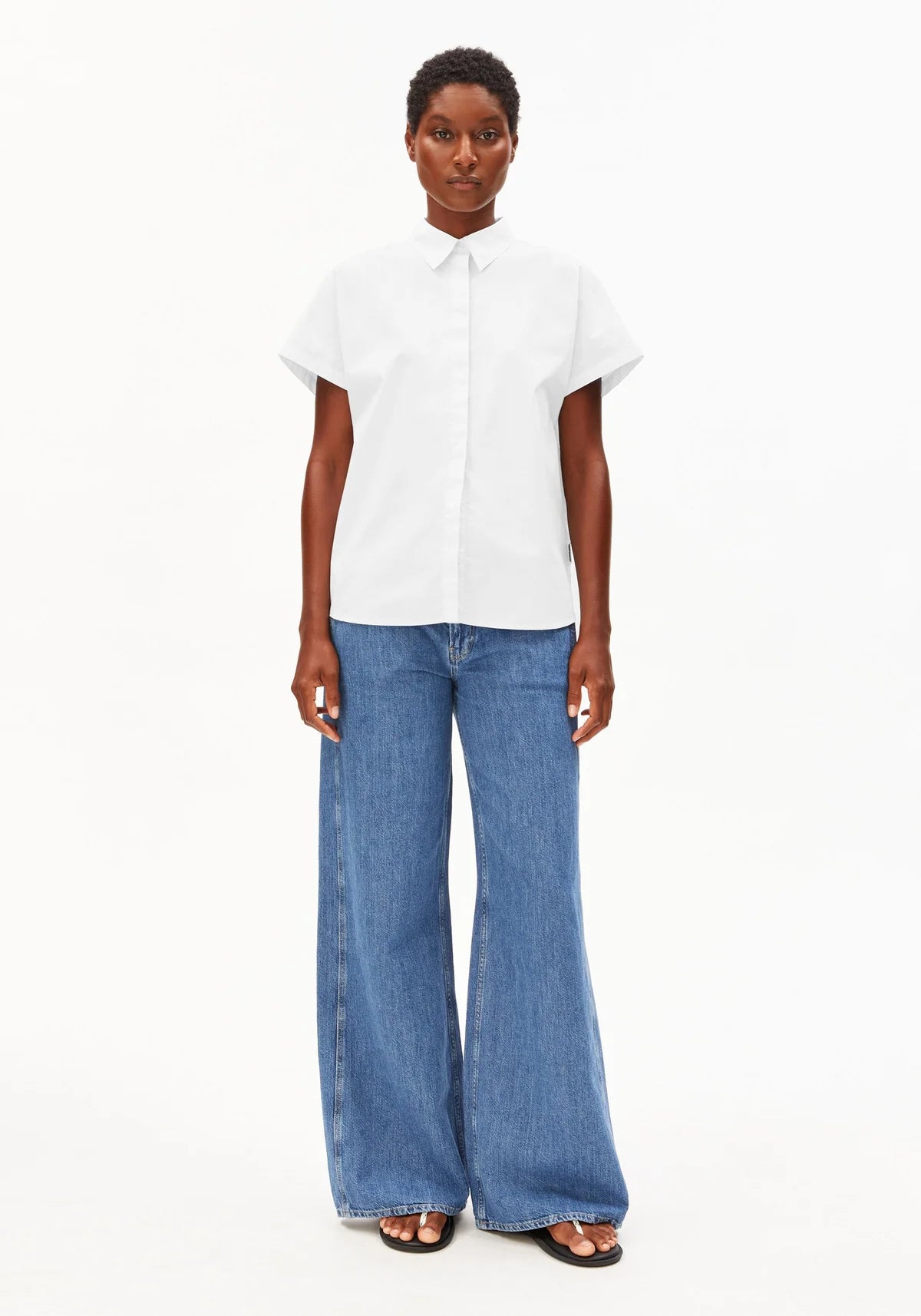Full front of model wearing ARMEDANGELS Canada white poplin collared shirt against a white background