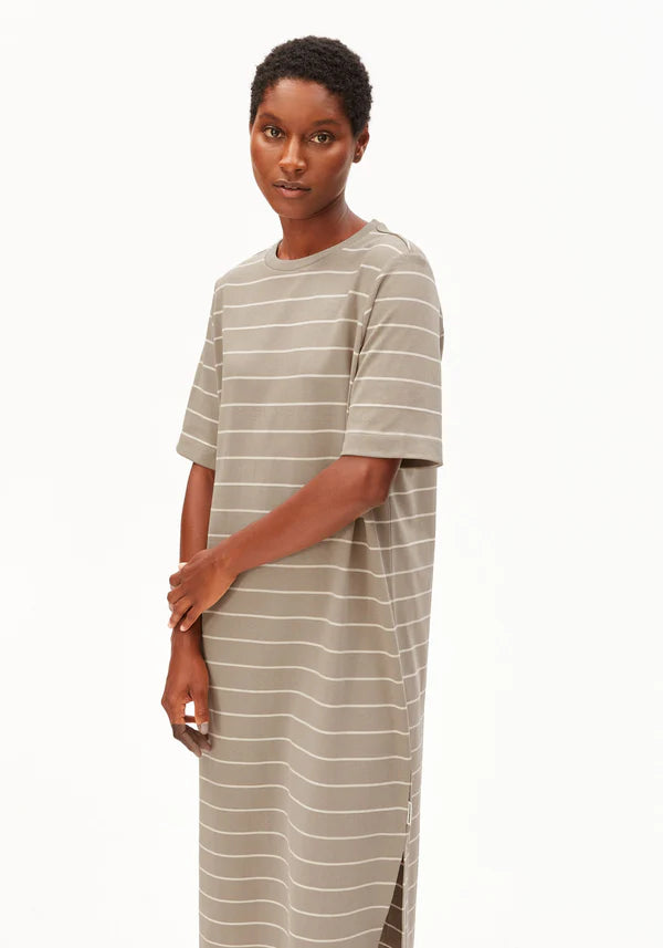 Cropped model wearing ARMEDANGELS Canada long light brown striped t-shirt dress with white background