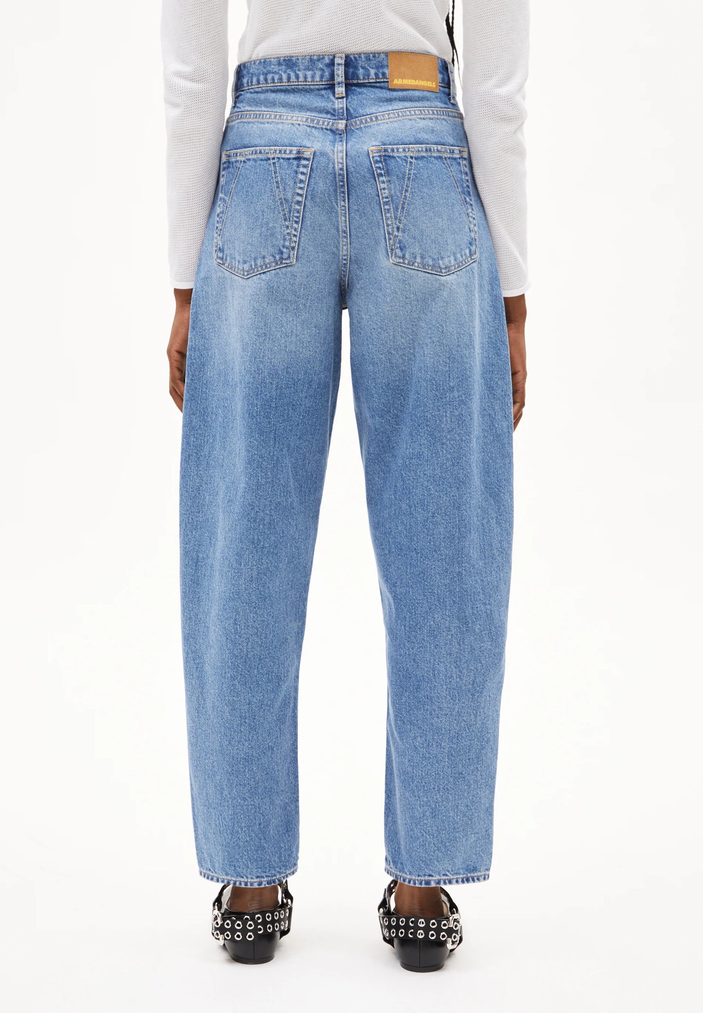 ARMEDANGELS CanadaHigh-Waisted Light Blue Jeans with a Relaxed Fit and Back Pockets in Kelowna