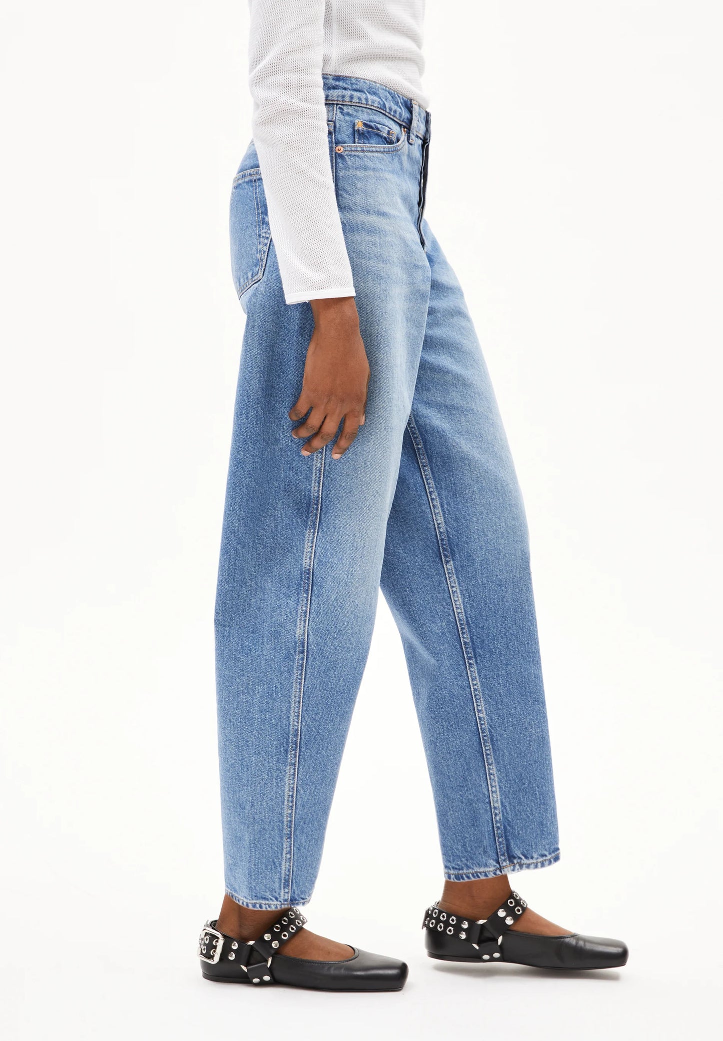 ARMEDANGELS Canada high-waisted jeans in light blue with a relaxed fit and side pockets in Kelowna
