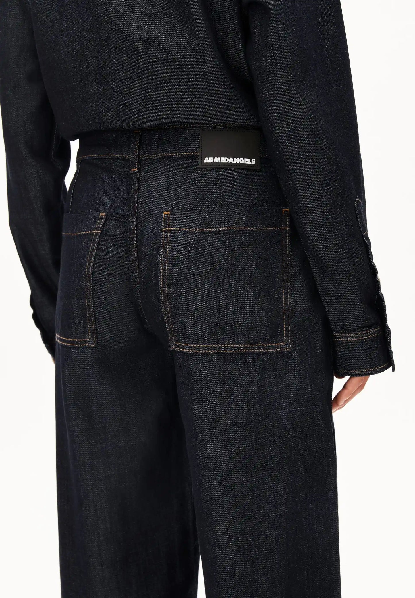 ARMEDANGELS Canada - ASTRAEAAS Tailored Pant in Rinse back detail view on model with matching jacket