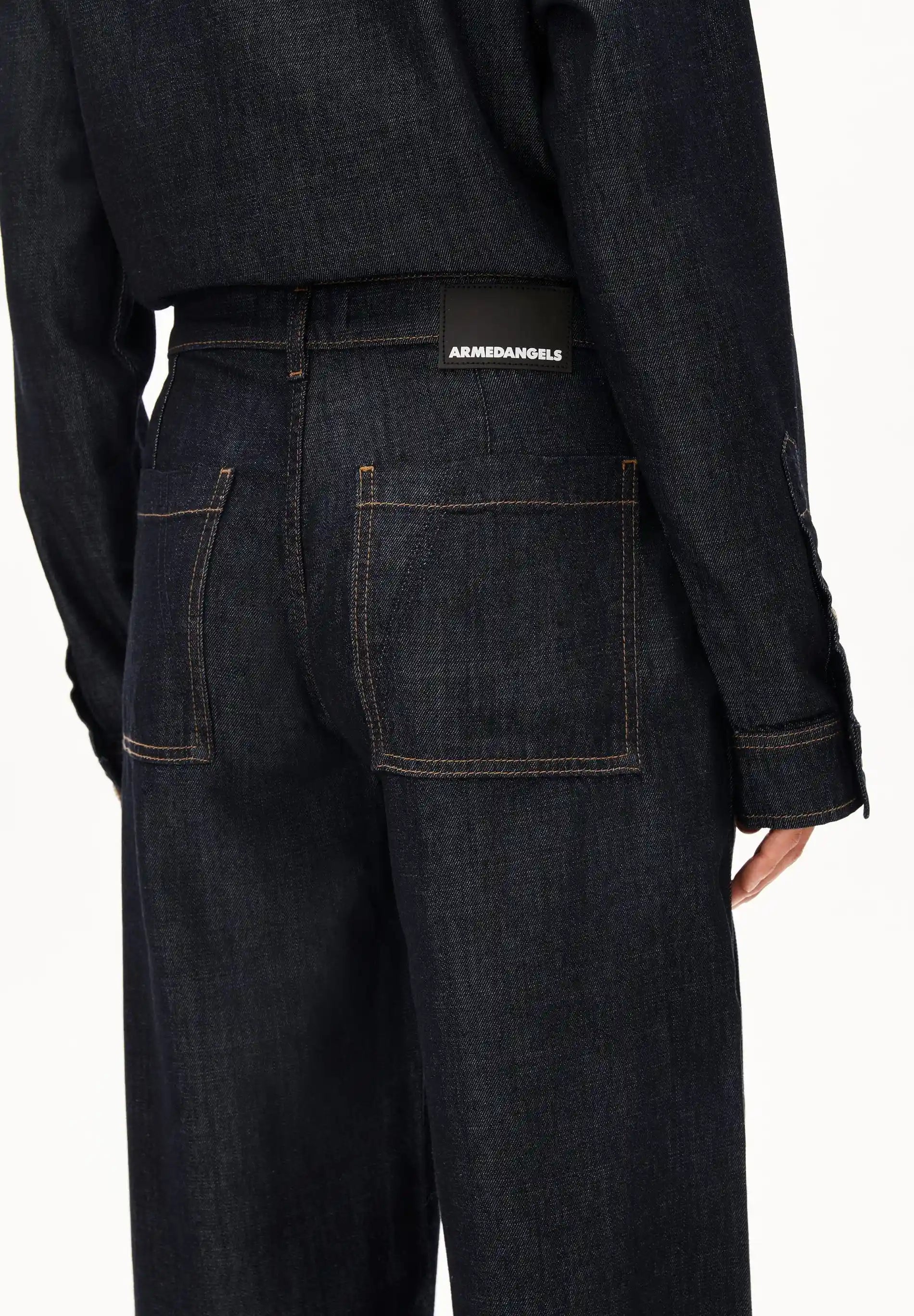 ARMEDANGELS Canada - ASTRAEAAS Tailored Pant in Rinse back detail view on model with matching jacket