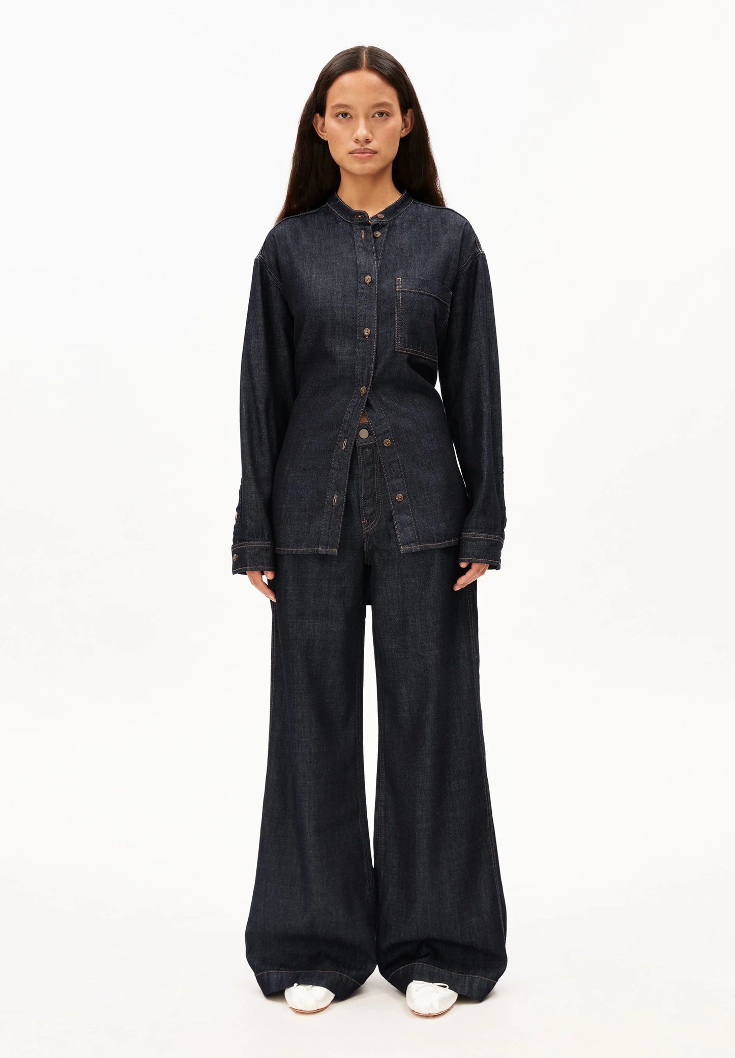 ARMEDANGELS Canada - ASTRAEAAS Tailored Pant in Rinse on model with matching denim jacket front view