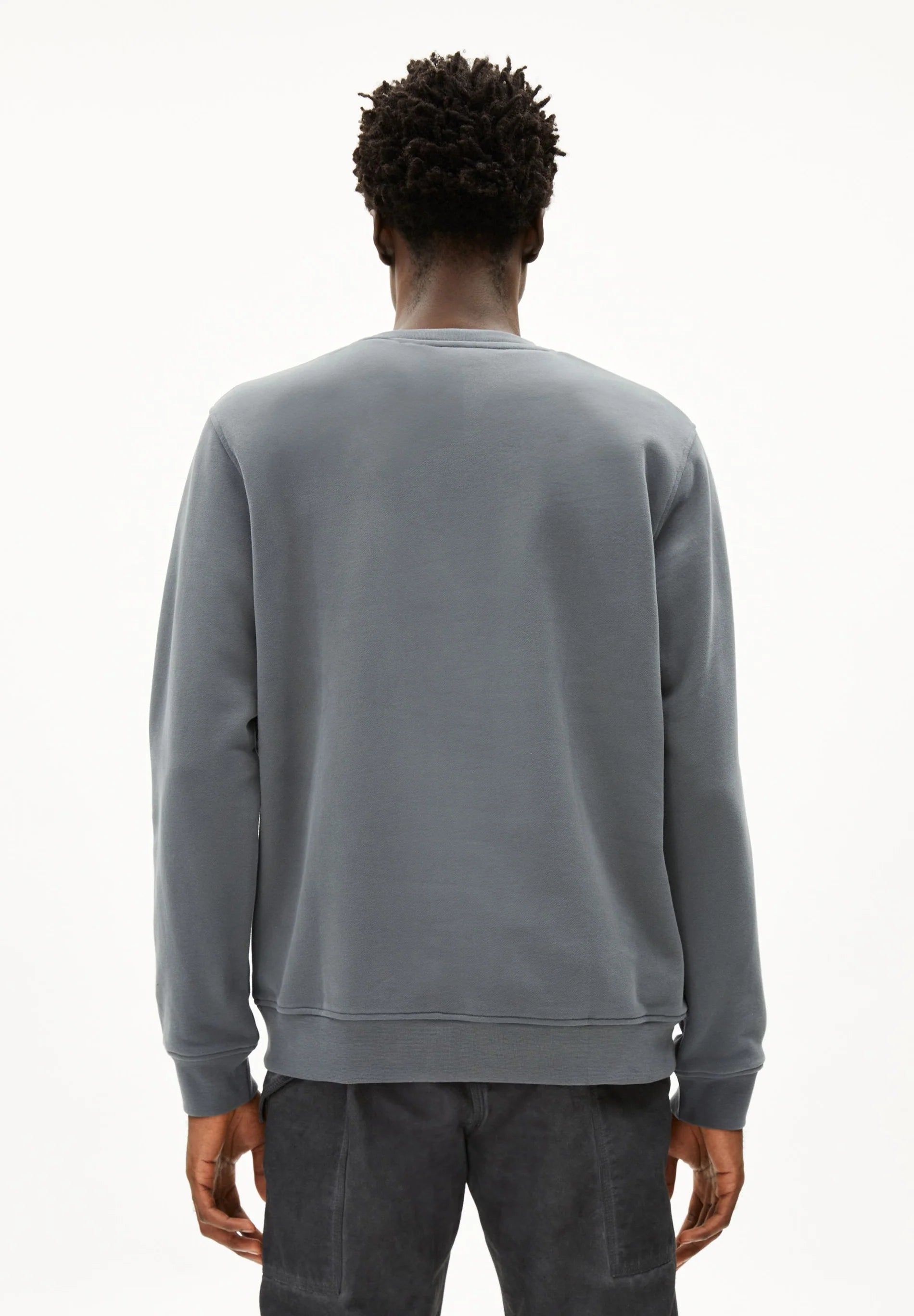 ARMEDANGELS Canada  Men's Unisex Gray Sweatshirt with Classic Crew Neck Design