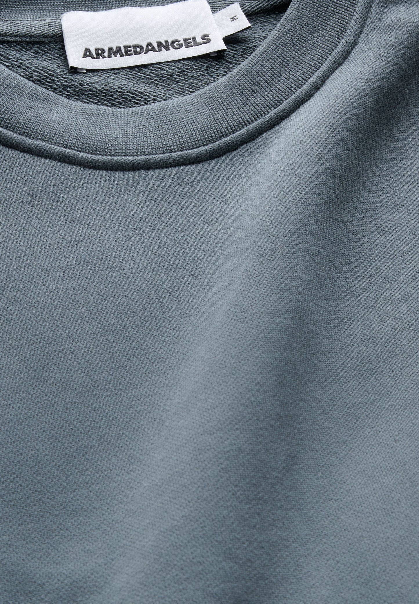 ARMEDANGELS Canada Men's Unisex Sweatshirt in Soft Gray Fabric with Classic Crew Neck Design