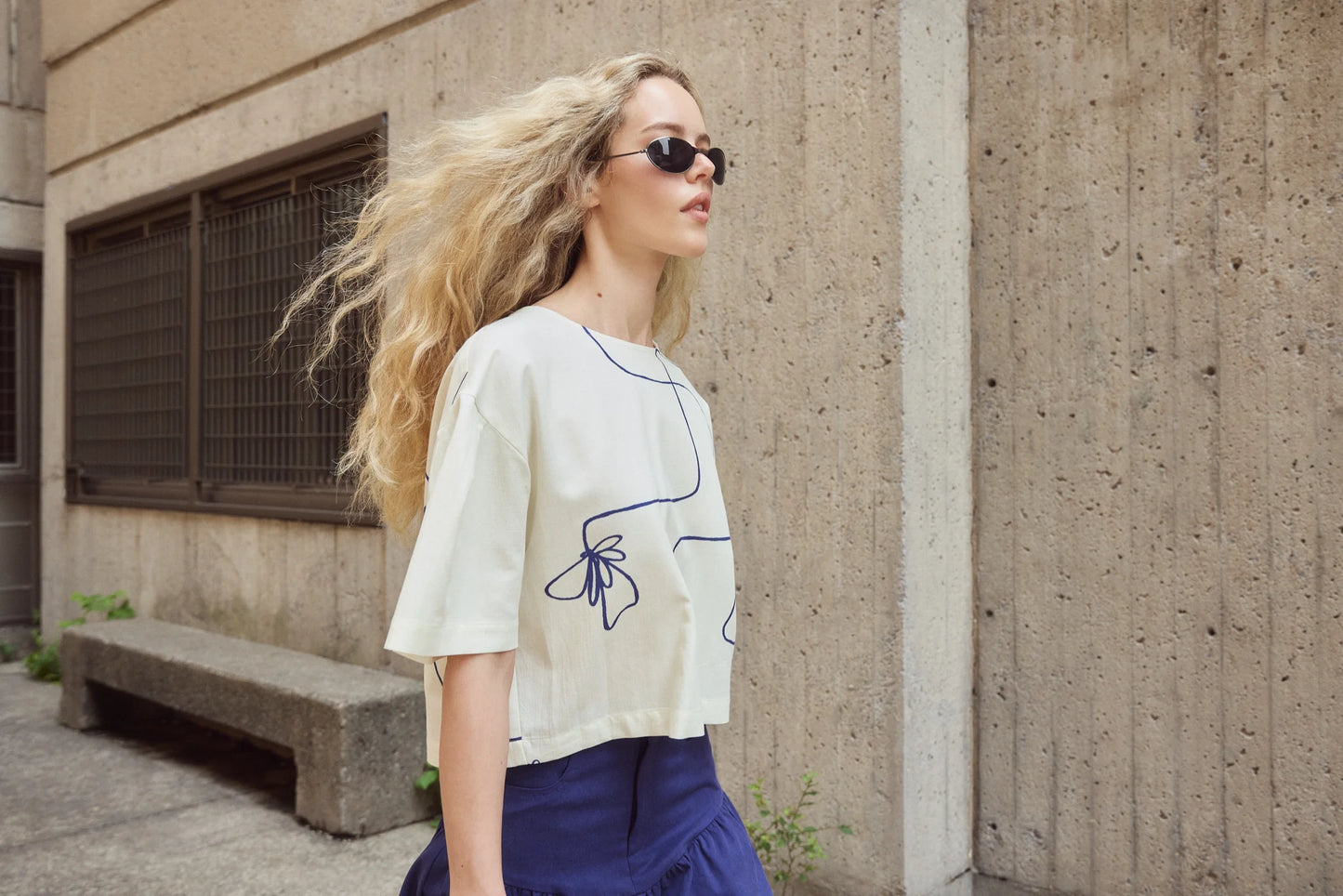 Eve Gravel Floral Design Cropped Top with Relaxed Fit and Short Sleeves