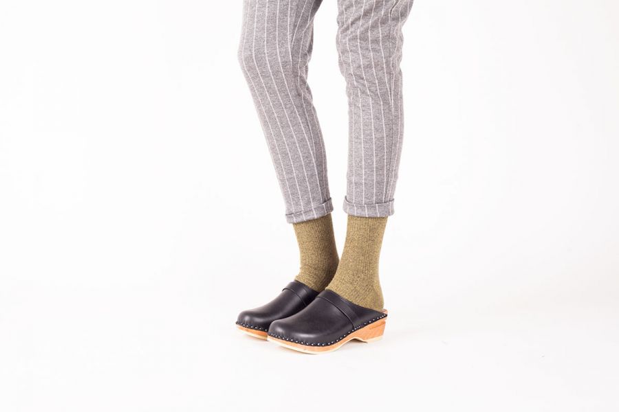 Troentorp - SS24 - Davinci Clog in Black Leather - natural wood base  - on feet socks 8