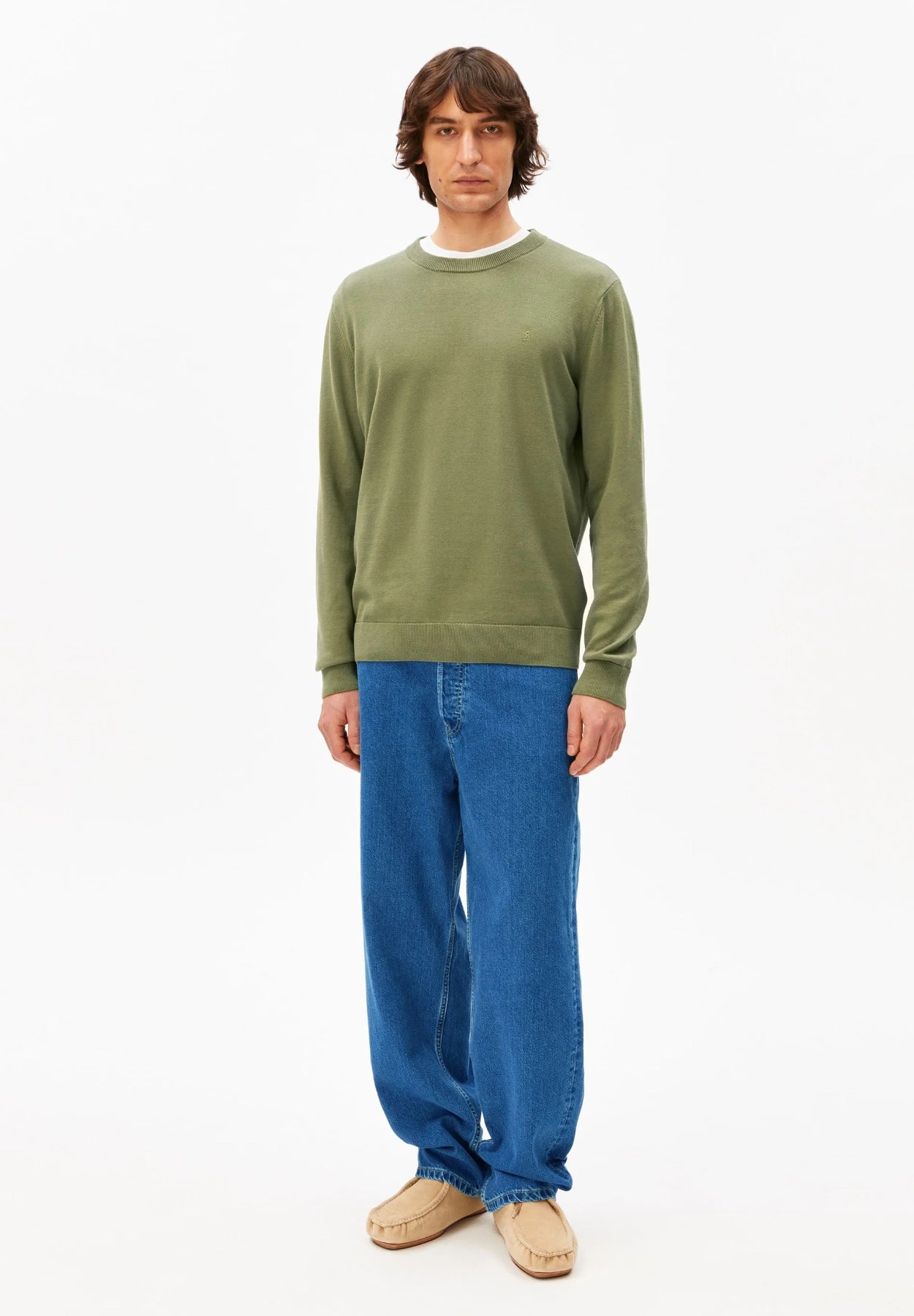 ARMEDANGELS Canada LOUKAA Sweater - men's fatigue green crew neck sweater styled with casual pants and tote bag in Kelowna
