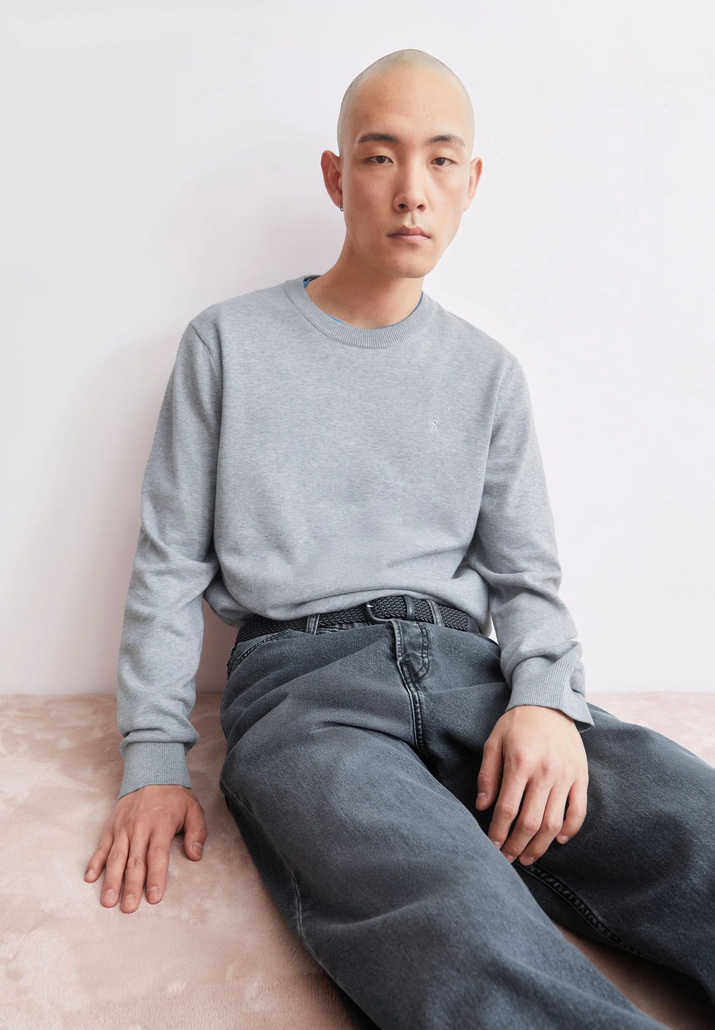 ARMEDANGELS Canada Men's Unisex Grey Sweater with a Classic Crew Neck Design