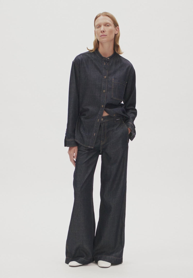 video with model showing denim outfit ARMEDANGELS Canada - ASTRAEAAS Tailored Pant in Rinse