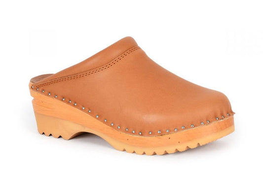 Troentorp - SS24 - Rembrant Leather Clogs - Light Brown - natural base - side display 1