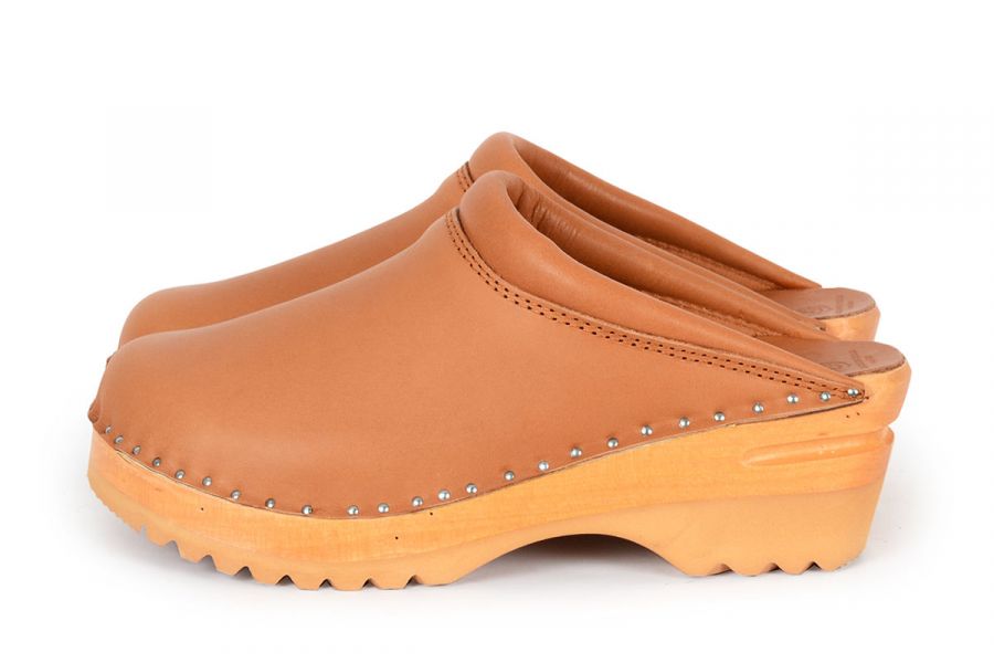 Troentorp - SS24 - Rembrant Leather Clogs - Light Brown - natural base - side display 3