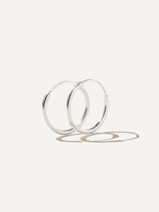 Boa Bijoux - SS24 - Infinity Tiny Hoop Earring Sterling Silver - display 1