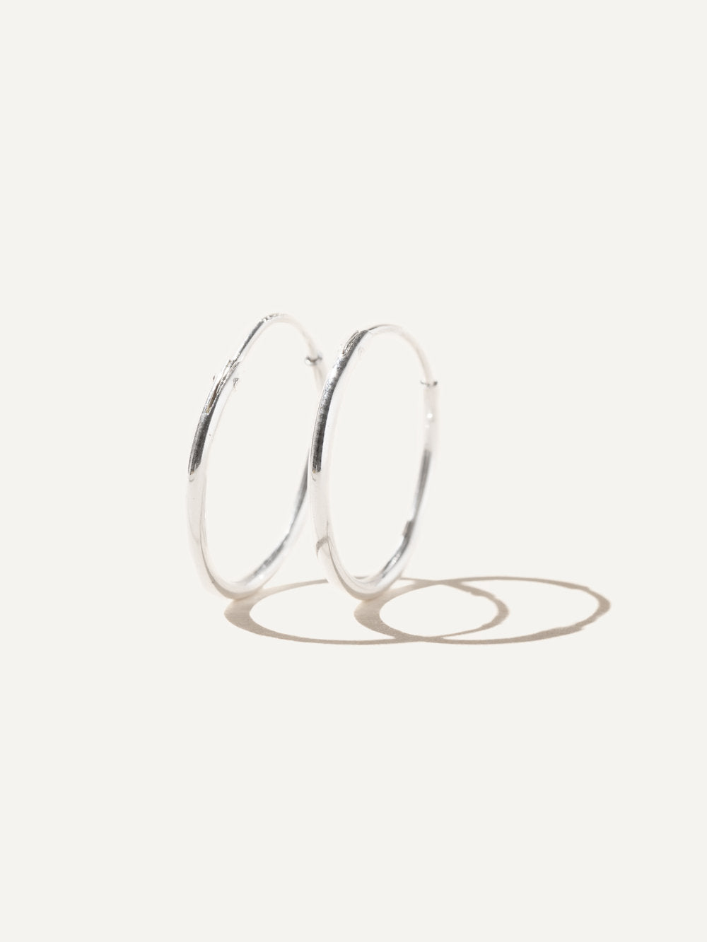 Boa Bijoux - SS24 - Infinity Small Hoop Earring Sterling Silver - display 1