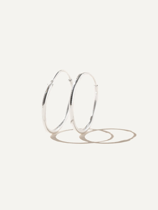 Boa Bijoux - SS24 - Infinity Small Hoop Earring Sterling Silver - display 1