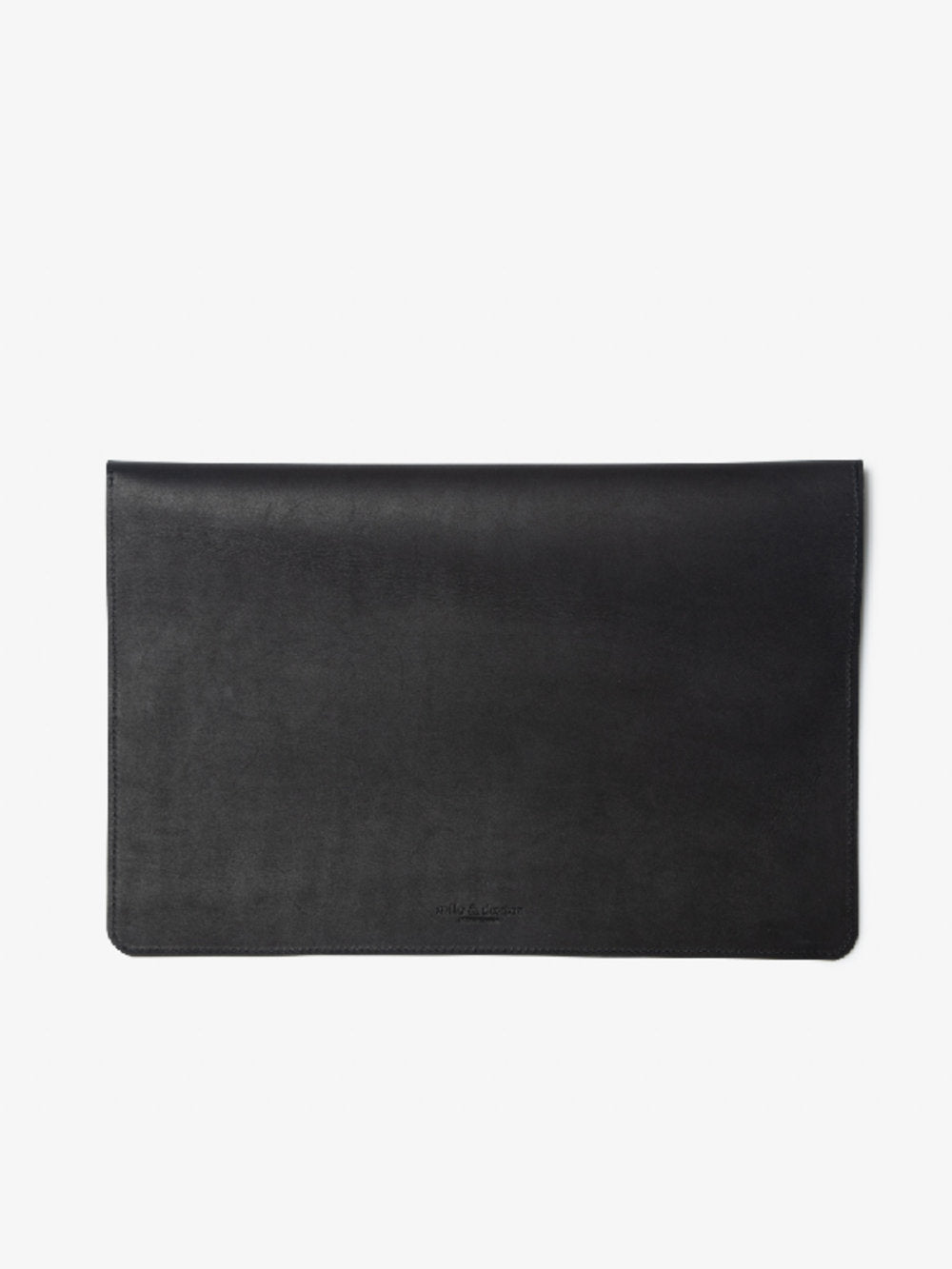 Milo & Dexter - SS24 - Classic Leather Laptop Sleeve in Black - full display 2