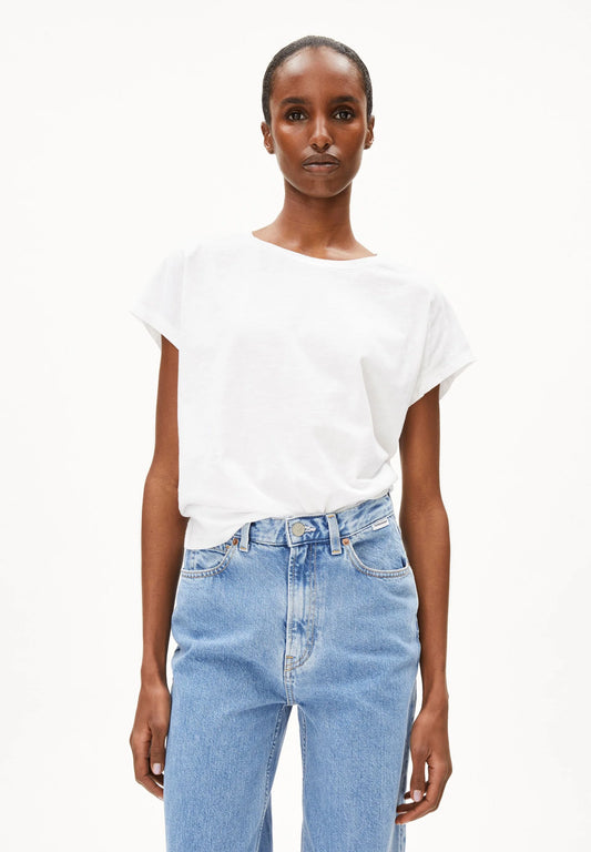 ARMEDANGELS Canada - SLUB Jersey T-Shirt in White on model front view