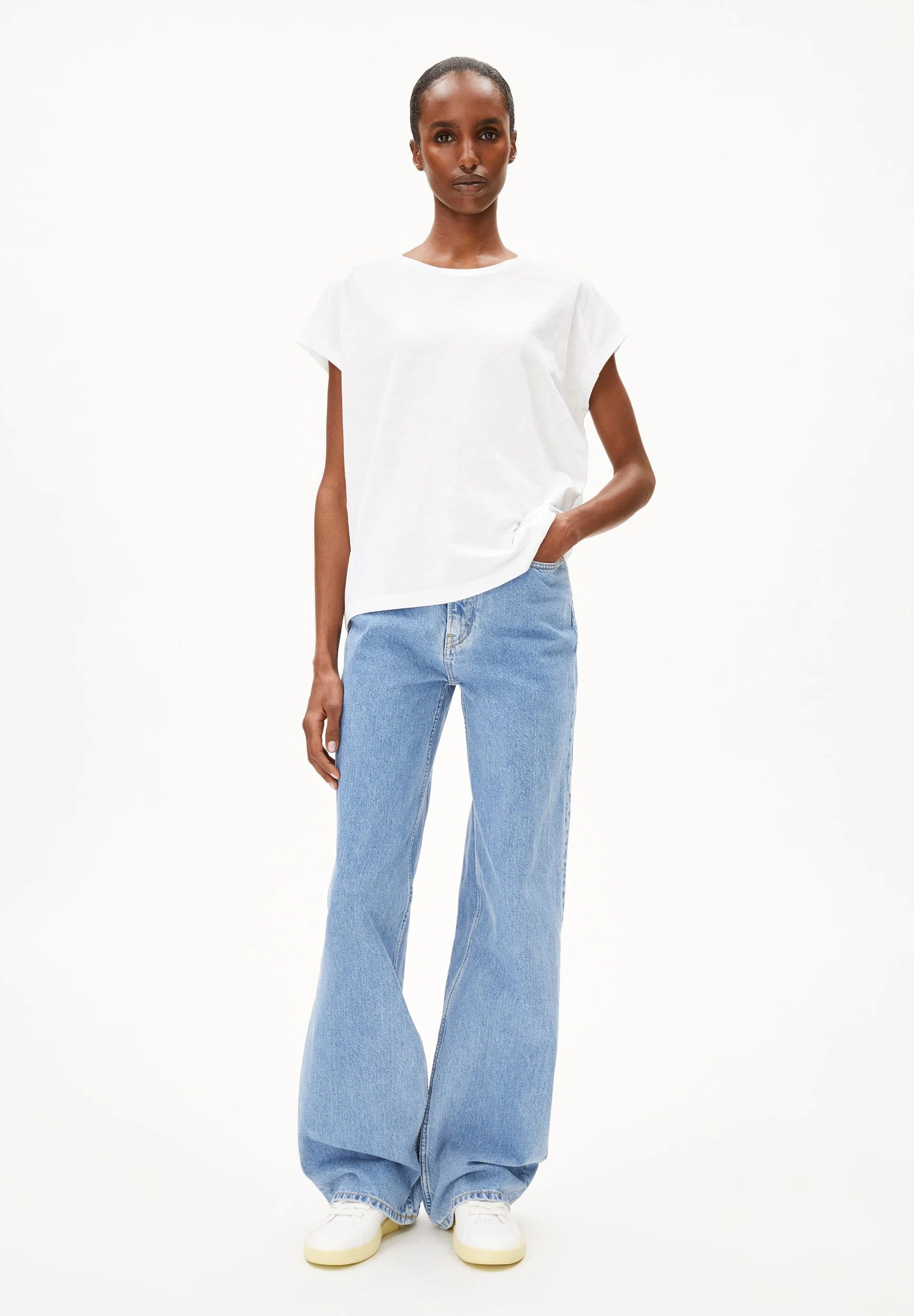 ARMEDANGELS Canada - SLUB Jersey T-Shirt in White model wearing blue jeans and white tee