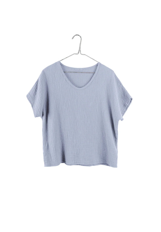 It Is Well L.A - SS24 - Organic Gauze Short Sleeve Top in Heather Blue - on display front 1