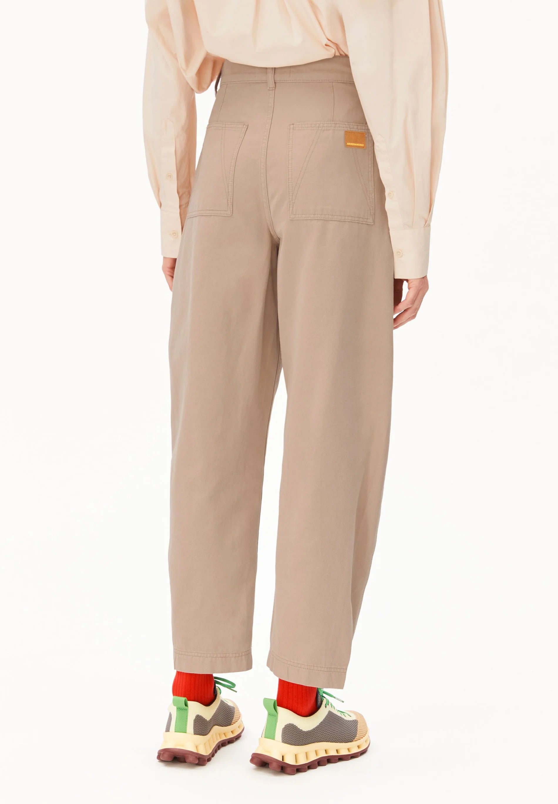 ARMEDANGELS Canada - WORKWEAR CANVAS Barrel Pants in True Camel back view on model