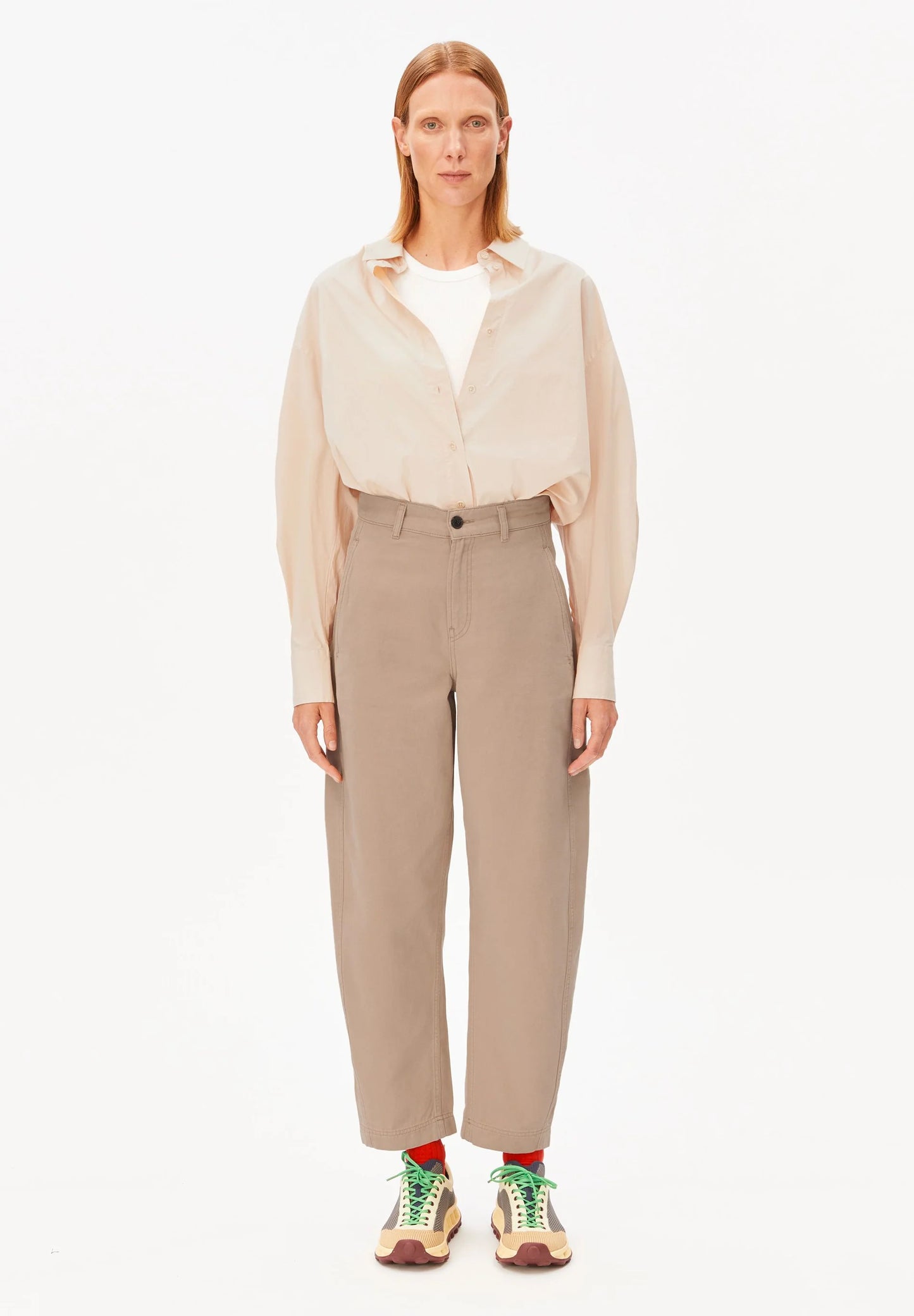 ARMEDANGELS Canada - WORKWEAR CANVAS Barrel Pants in True Camel full front shot on model in matching shirt