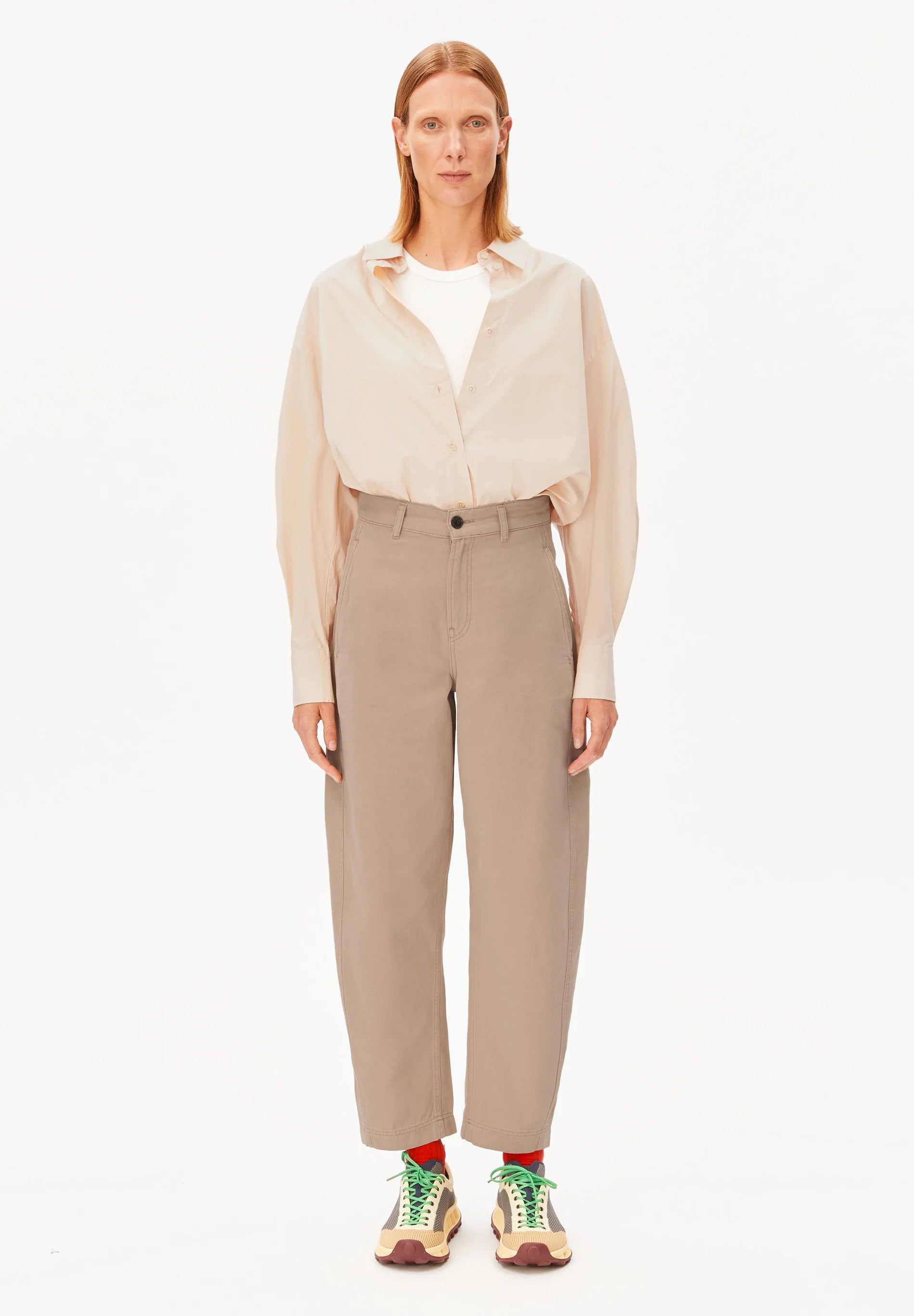 ARMEDANGELS Canada - WORKWEAR CANVAS Barrel Pants in True Camel full front shot on model in matching shirt