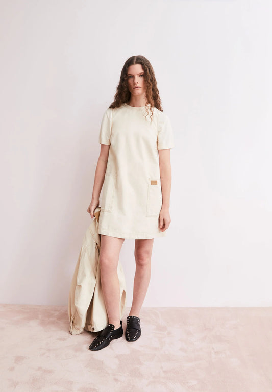 ARMEDANGELS Canada - WORKWEAR CANVAS Mini Dress Undyed - model with matching jacket in her hand