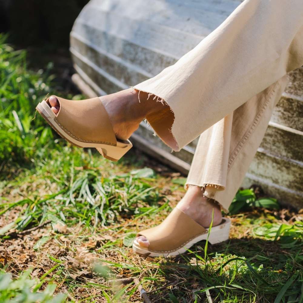 Berit Low Open Clog in Fawn Oiled Nubuck