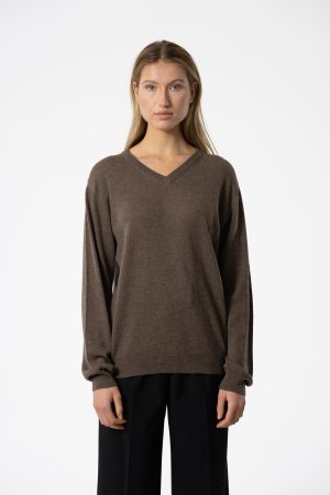 Merino Unisex V-Neck Sweater In Nutmeg Brown